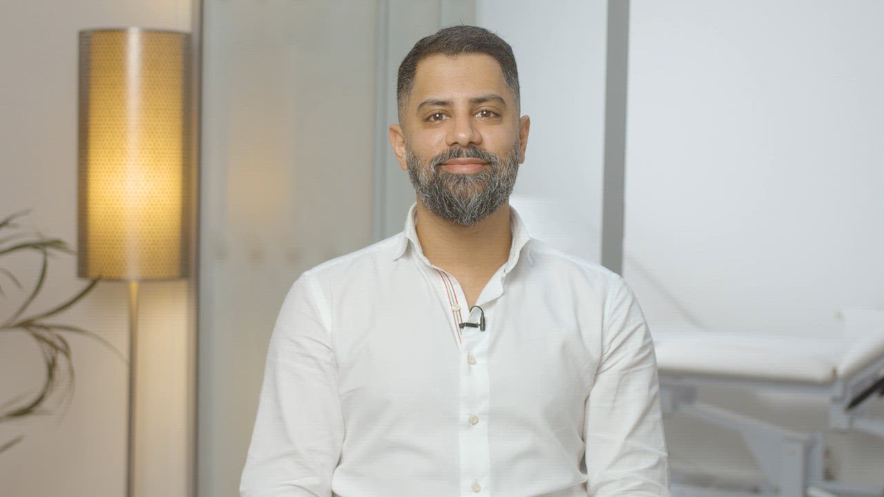 What it’s like working with a physiotherapist – video with Dr Ravi Assomull